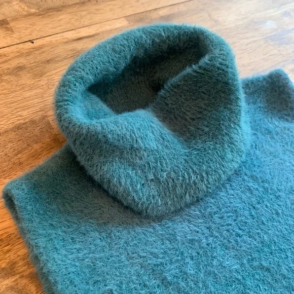 Teal Sleeveless Turtleneck Sweater - Picture 2 of 7